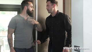 Tämä kiimainen perse blondi voi saada tarpeeksi kukko! Hän laittaa hänen perseensä töihin ottamalla voimakas pillua jytinä ja kaksinkertainen syvä kurkku toiminta ilkeä kolmea. Koko Leffa klo Private.com!