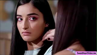 Alana کروز اور ایملی ولس کے استعمال سے ہر ایک دوسروں کے لئے زبان orgasm