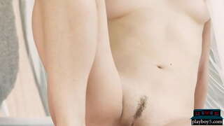 Petite model de tineri blonde arată off ei uimitoare corp strâns cu fundul fierbinte