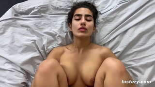 Chuqurroq Kirib Borish Uchun Oyoqlarini Boshiga Mahkamlash