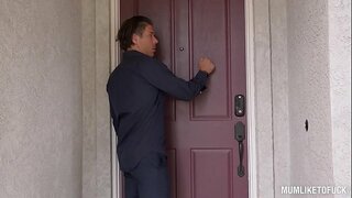 Tanar si matura Eva Notty crams pasarica ei strâmt cu pula imensa in timp ce ei imens țâțe sway