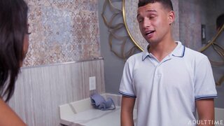 Виена Блэк поймала своего друга, который дрочил с маминой бюстгальтером!