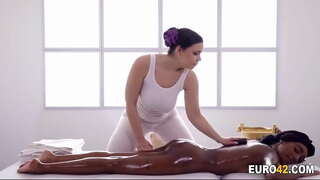 I love my lesbian masér obrovské prsia